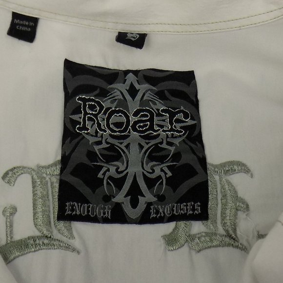 Roar Men's Embroidered Crest Design Button Front Collared Shirt Size Small - Picture 9 of 11